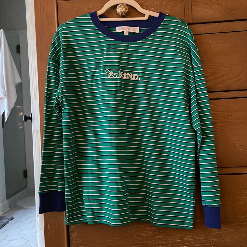Brand new never worn ‘🐝 kind’ long sleeve tshirt